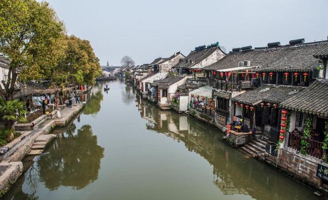 跳跃的木偶